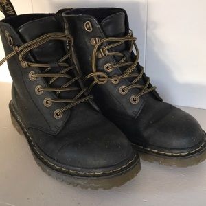 Black work style Dr Martens-7 eye
